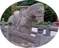 El caballo blanco del templo del caballo blanco (uno de los dos caballos)