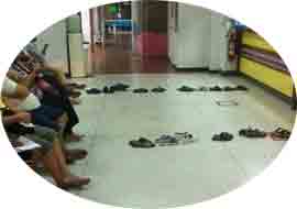 Zapatos haciendo cola